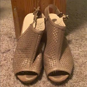 Nine West nude open toed heel